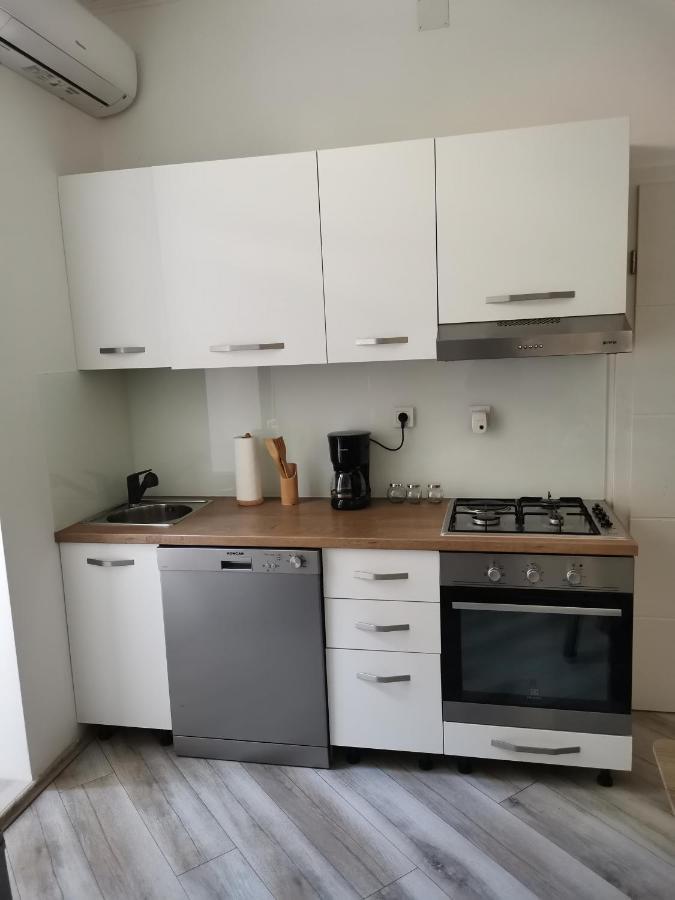Studio Apartman Kristina Appartamento Pola Esterno foto