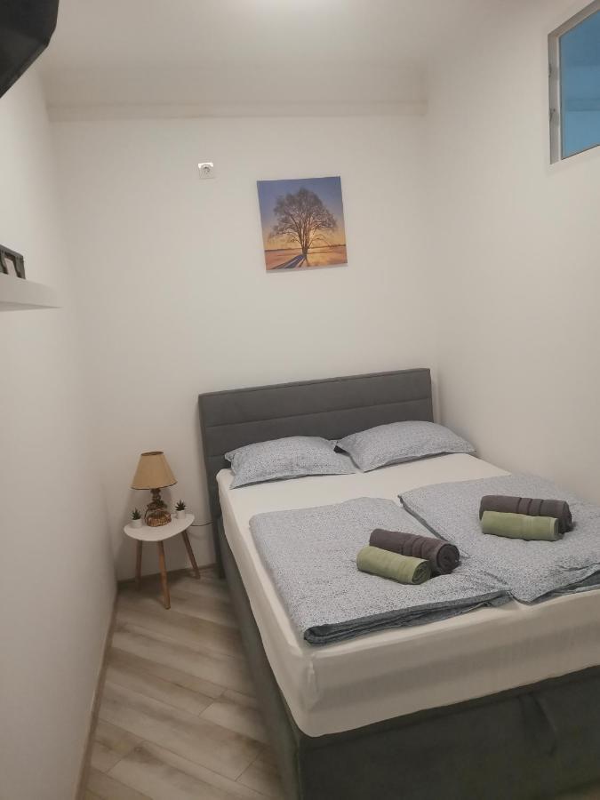 Studio Apartman Kristina Appartamento Pola Esterno foto