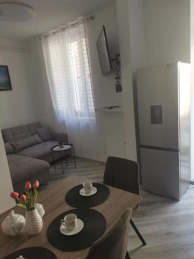 Studio Apartman Kristina Appartamento Pola Esterno foto