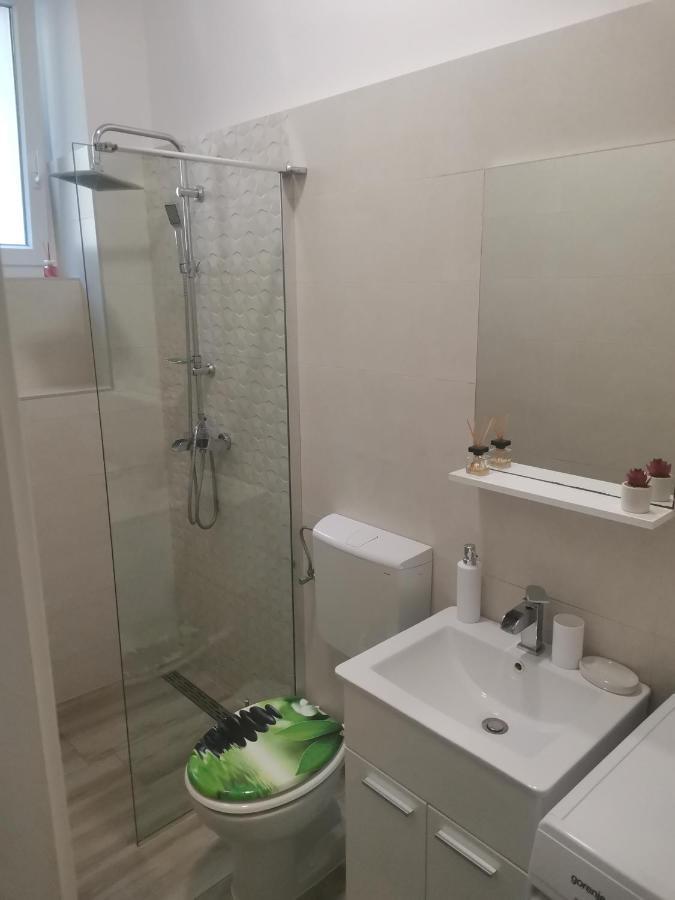 Studio Apartman Kristina Appartamento Pola Esterno foto